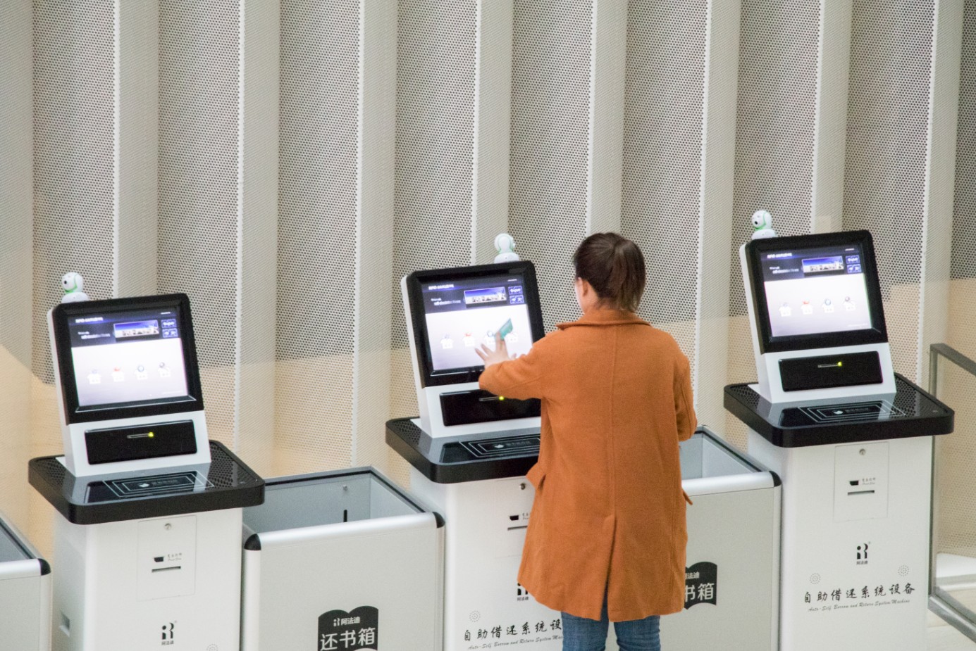 嵌入式一體機(jī),工業(yè)一體機(jī),工業(yè)平板一體機(jī),工業(yè)控制一體機(jī),工業(yè)一體機(jī)廠家